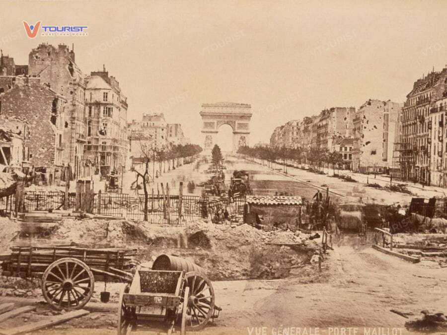 Đại lộ Champs-Elyséesn dưới thời vua Louis XIV được gọi là “Grand Cours” hay “Grand Promenade”