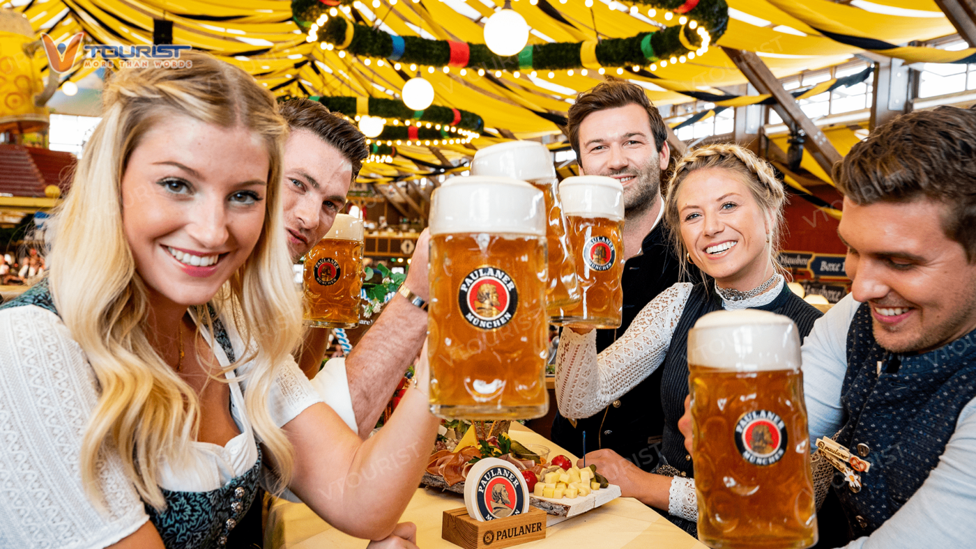 Tại Đức có lễ hội uống bia lớn tên là Oktoberfest rất nổi tiếng