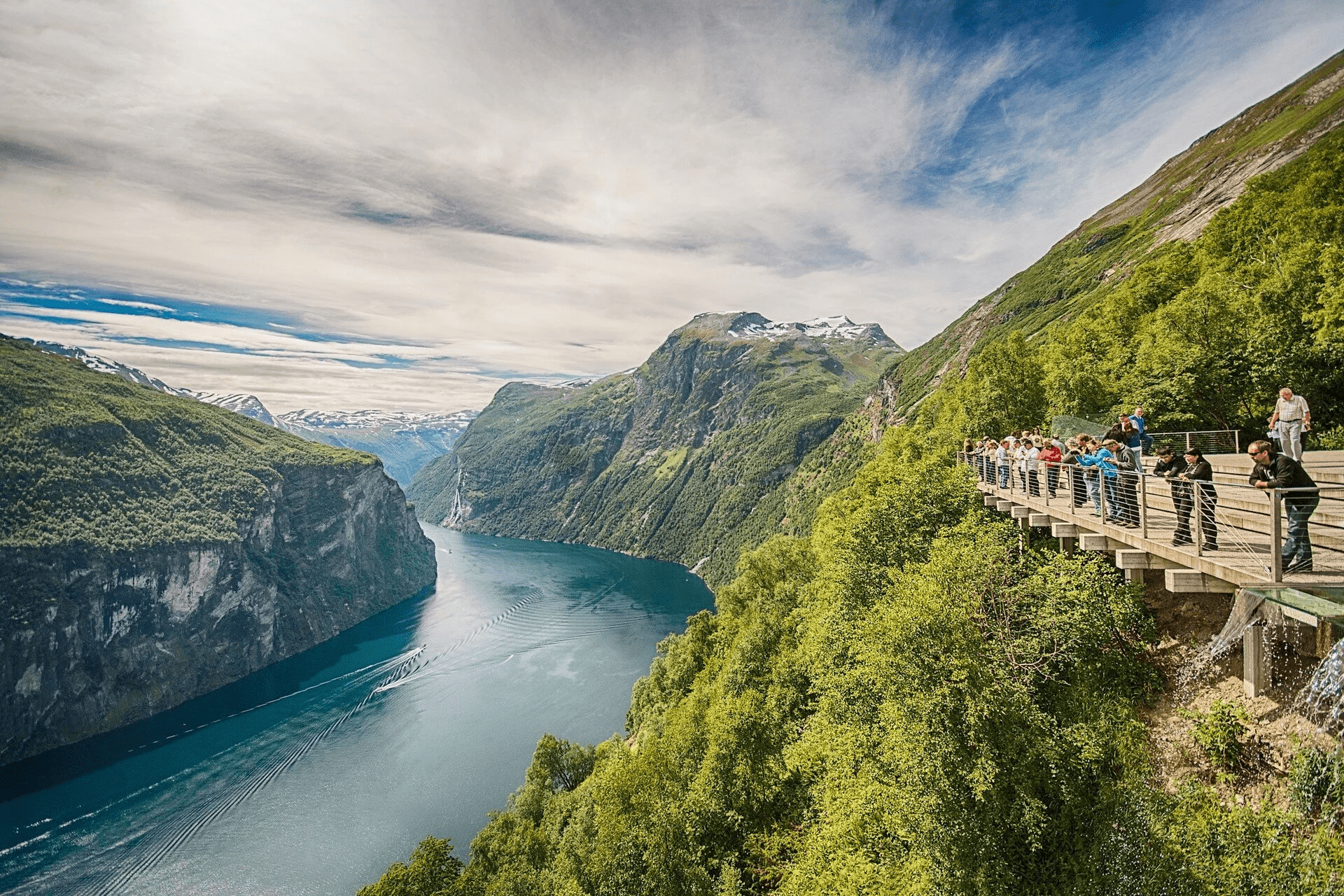 Vịnh hẹp đẹp nhất Na Uy - Geiranger