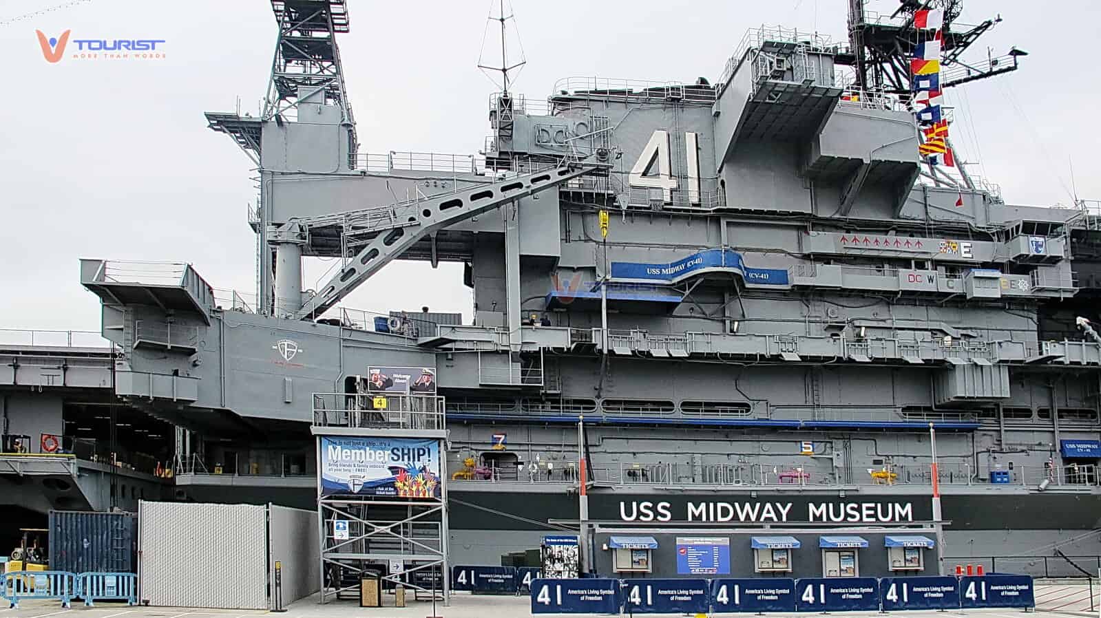 Tàu sân bay USS Midway