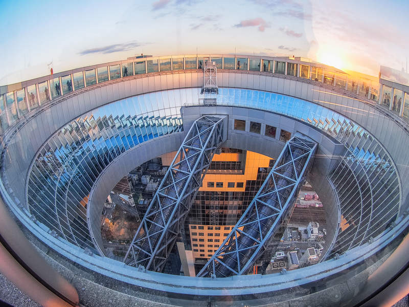 Umeda Sky Building sở hữu tầm nhỉn ngắm cảnh độc đáo và đẹp của Osaka