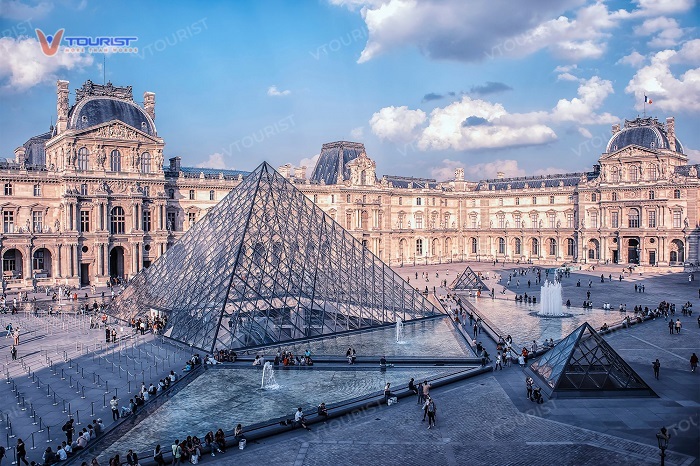 Vào năm 1793, bảo tàng Louvre chính thức trở thành bảo tàng nghệ thuật quốc gia