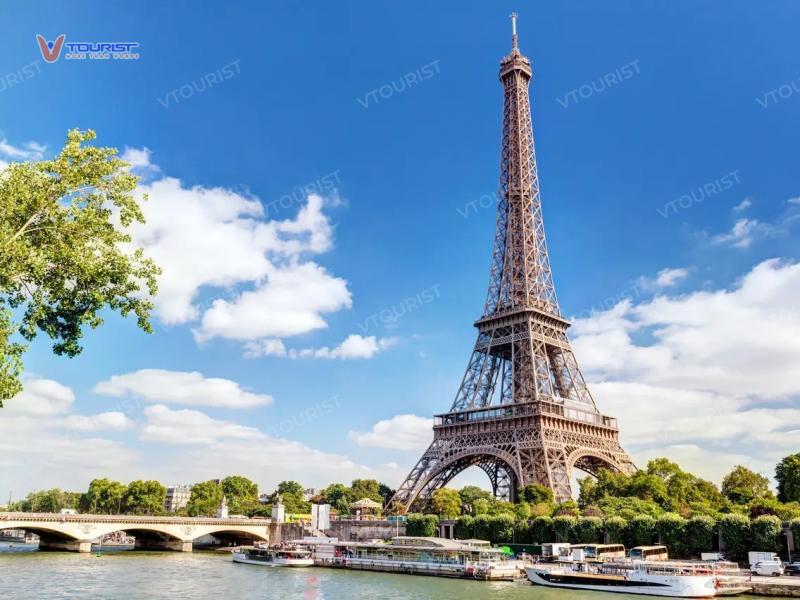 "Cuộc biểu tình chống lại Tháp của Monsieur Eiffel", được đăng trên báo Le Temps