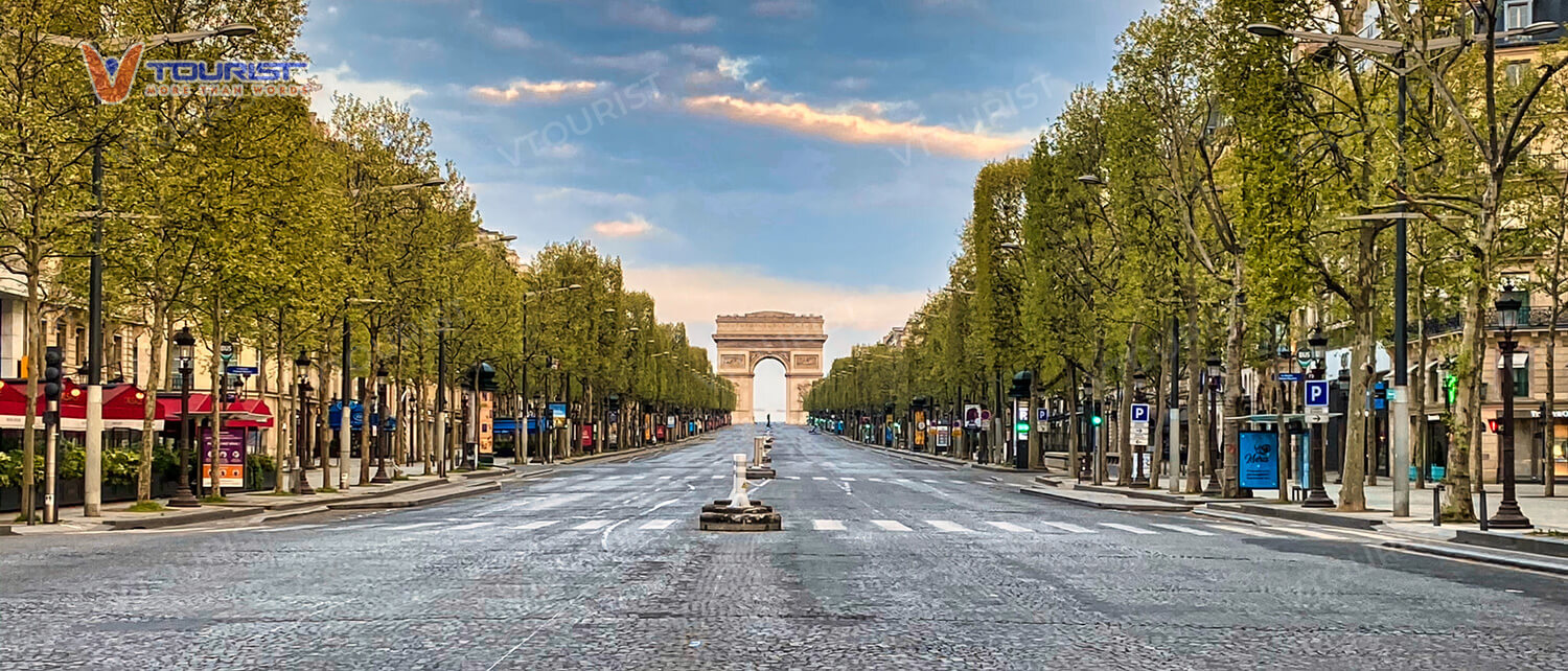 Champs-Élysées theo Thần thoại Hy Lạp cổ đại có nghĩa là thiên đường, nơi an nghỉ của những người anh hùng dân tộc