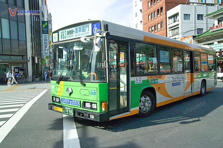 Xe bus là phương tiện giao thông thông dụng của Nhật Bản với giá vé chỉ vài trăm yên cho một lượt di chuyển