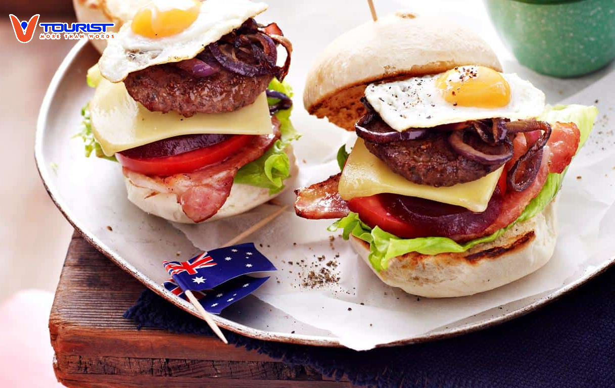 Hamburger củ dền là món ăn bạn không nên bỏ qua khi đến Sydney.