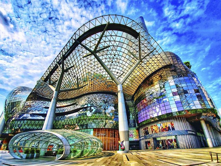 ION Orchard là trung tâm mua sắm sầm uất và hoành tráng nhất ở Singapore