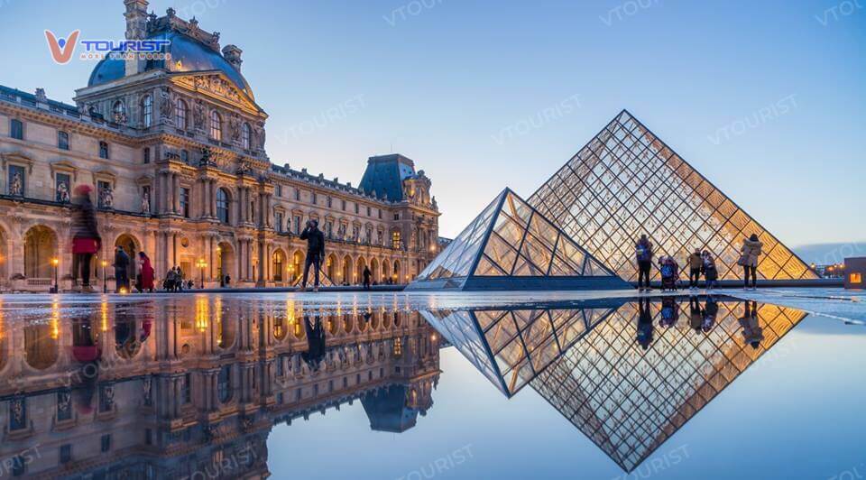 Kim tự tháp bằng kính Louvre