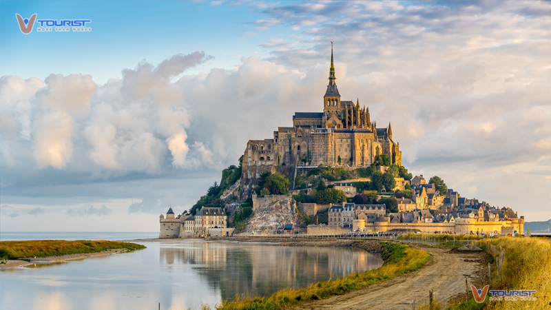 Lâu đài Mont Saint Michel của Pháp