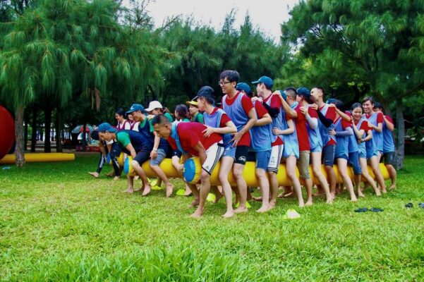 Hoạt động teambuilding tại khu du lịch Thác Giang Điền