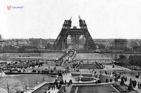 Tháp Eiffel và sự “tàn phá” của chiến tranh