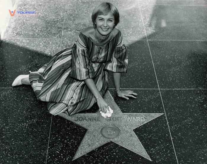 Nữ diễn viên Joanne Woodward là người đầu tiên vinh danh trên Đại lộ Danh vọng vào ngày 09/02/1960