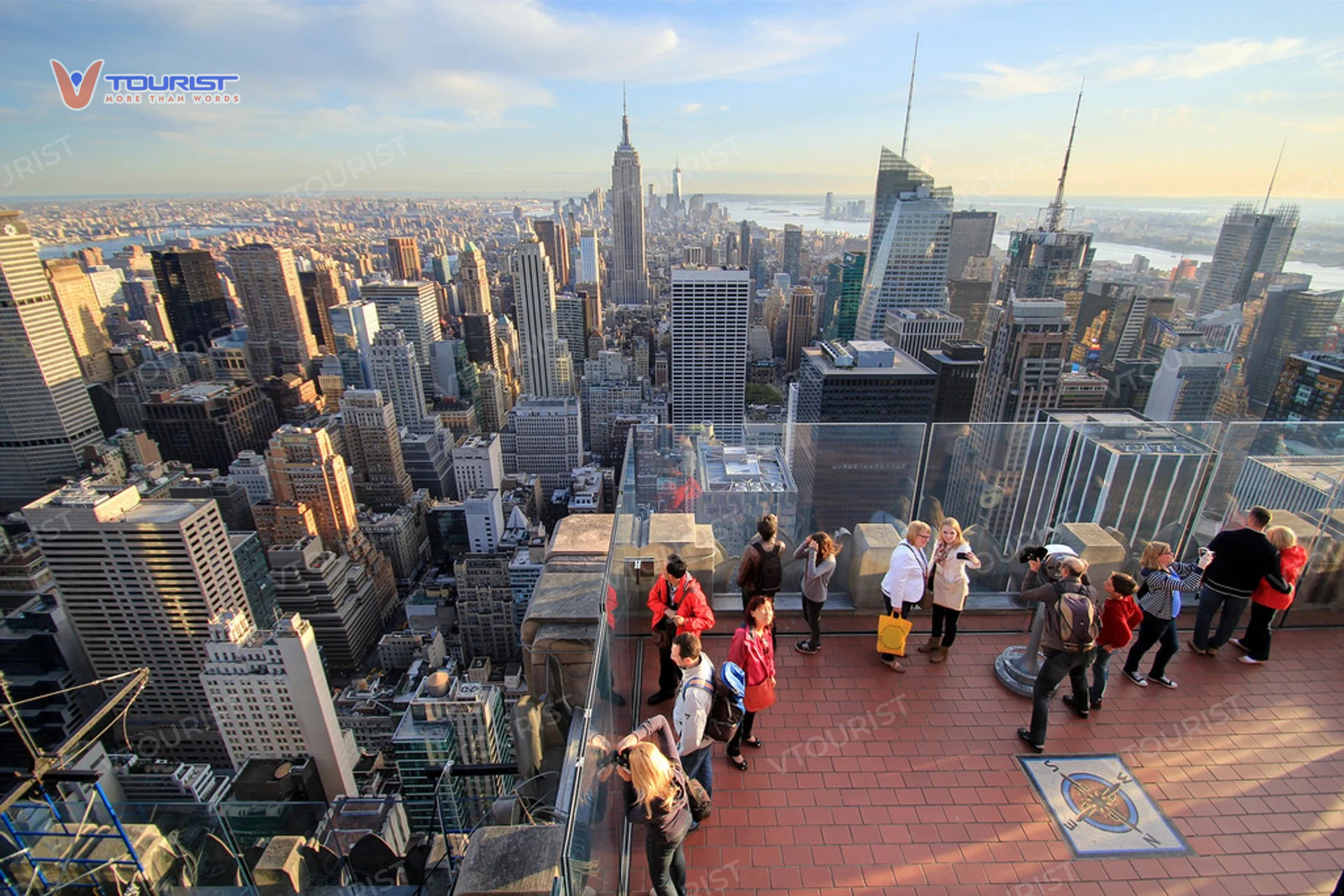 Top of the Rock mang đến tầm nhìn tuyệt vời về thành phố New York từ độ cao 260m