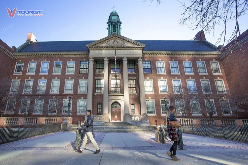 Boston Latin School là ngôi trường công lập lâu đời nhất nước Mỹ