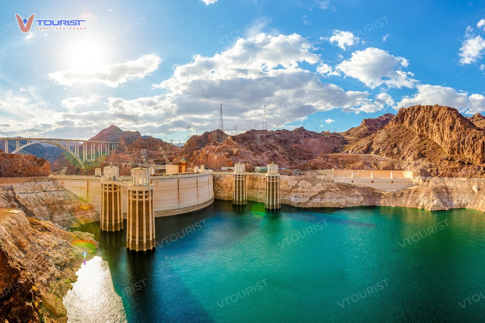 Hồ Mead được hình thành sau khi dự án Hoover Dam được xây dựng vào năm 1935