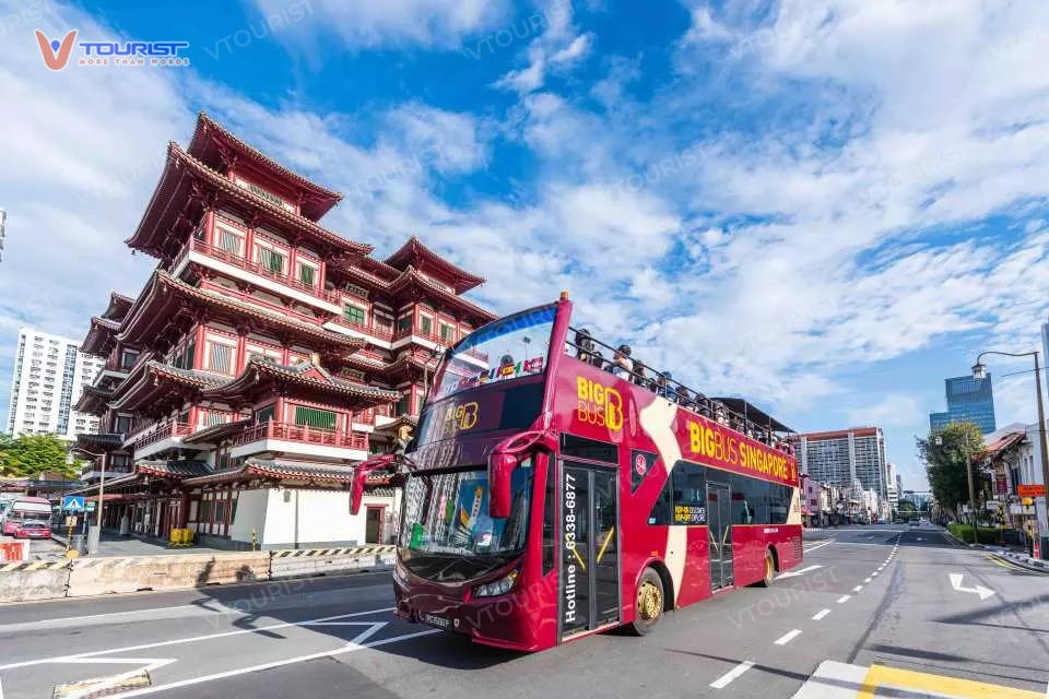 Xe bus tham quan Singapore đưa du khách ghé thăm chùa Răng Phật