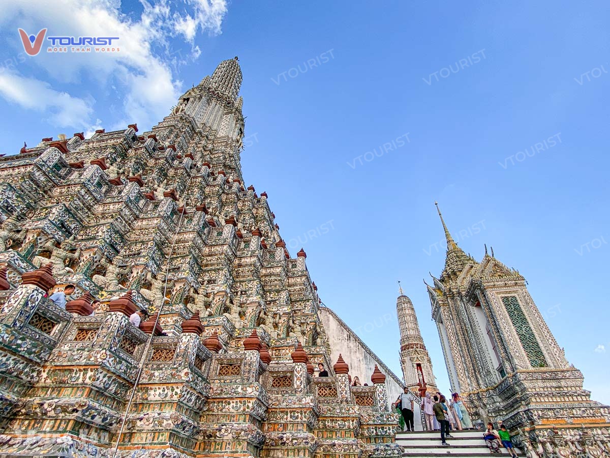 Chùa Wat Arun mở cửa hàng ngày từ 8h30 sáng đến 5h30 chiều