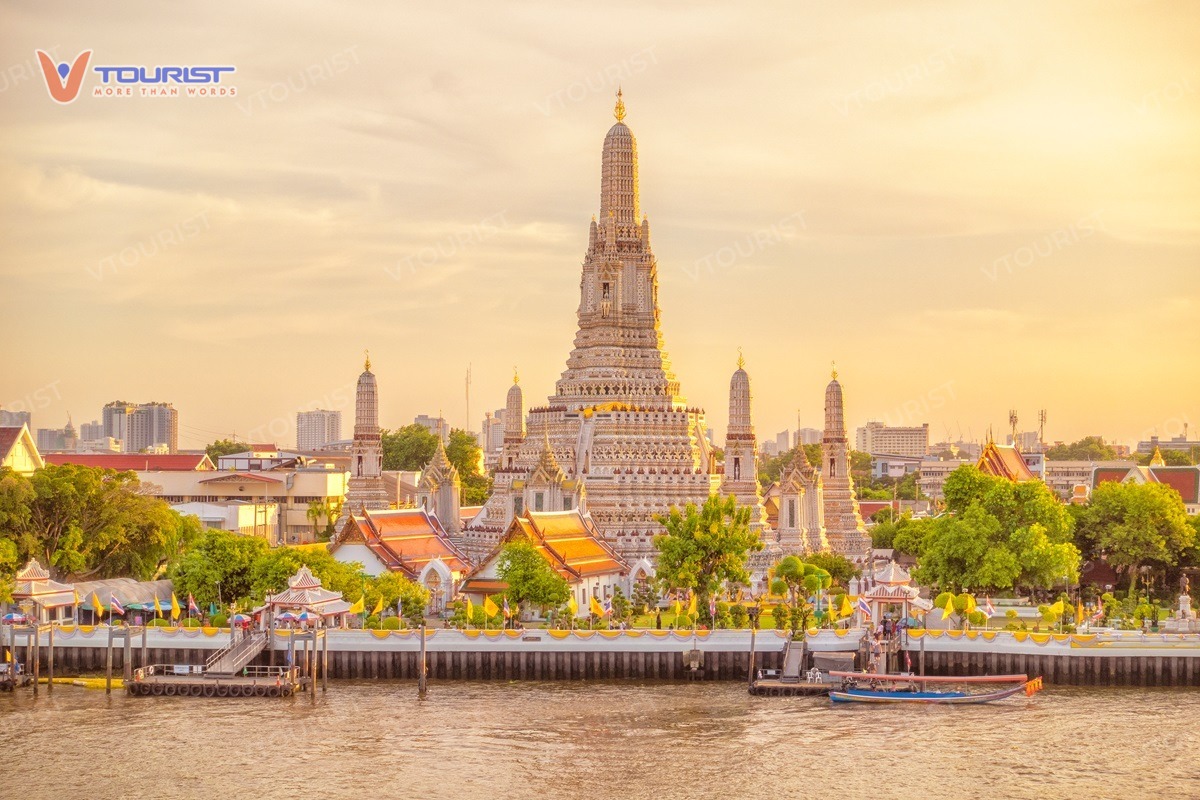 Chùa Wat Arun vào lúc bình minh