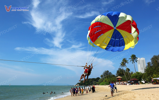 Bãi biển Batu Ferringhi với nhiều hoạt động ngoài trời thú vị