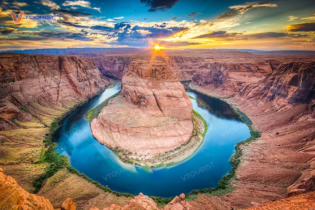 Hẻm núi Horseshoe Bend khi bình minh