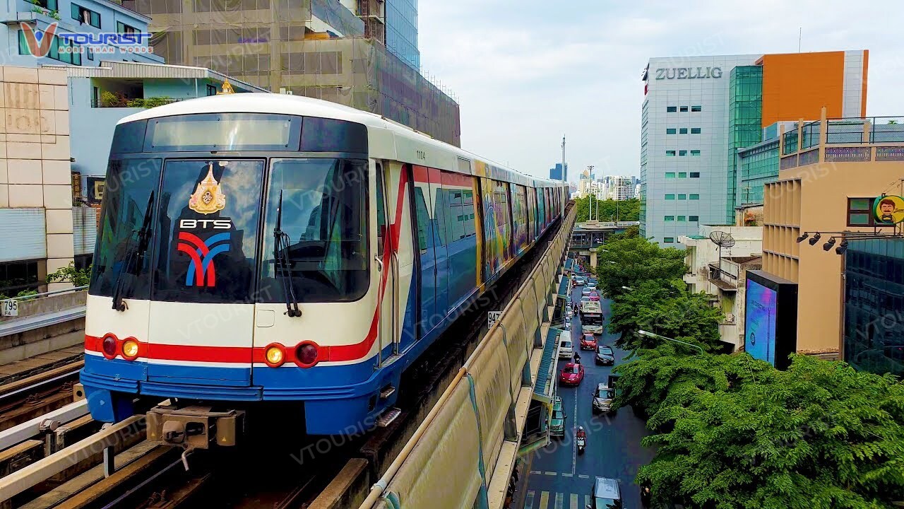 Hệ thống tàu điện trên cao BTS Skytrain rất phát triển giúp du khách tiết kiệm thời gian khi đến Ancient City