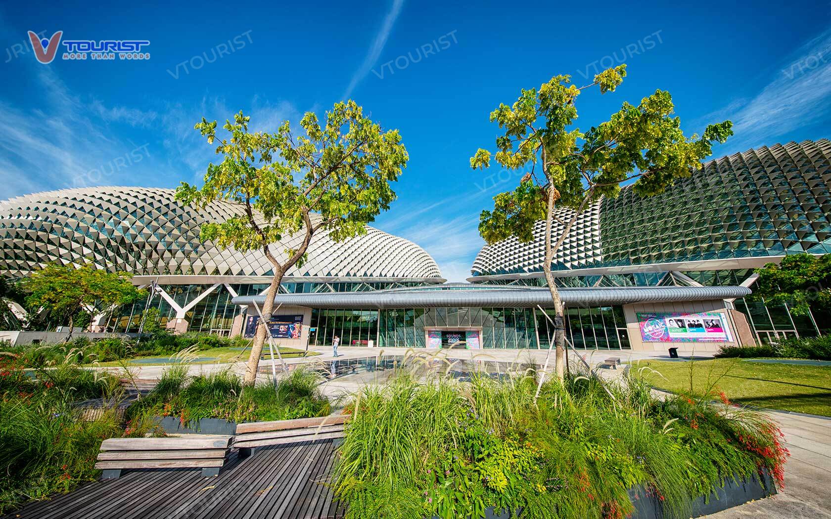 Nhà Hát Esplanade – Kiến Trúc Trái Sầu Riêng Hút Hồn Du Khách Tại Singapore