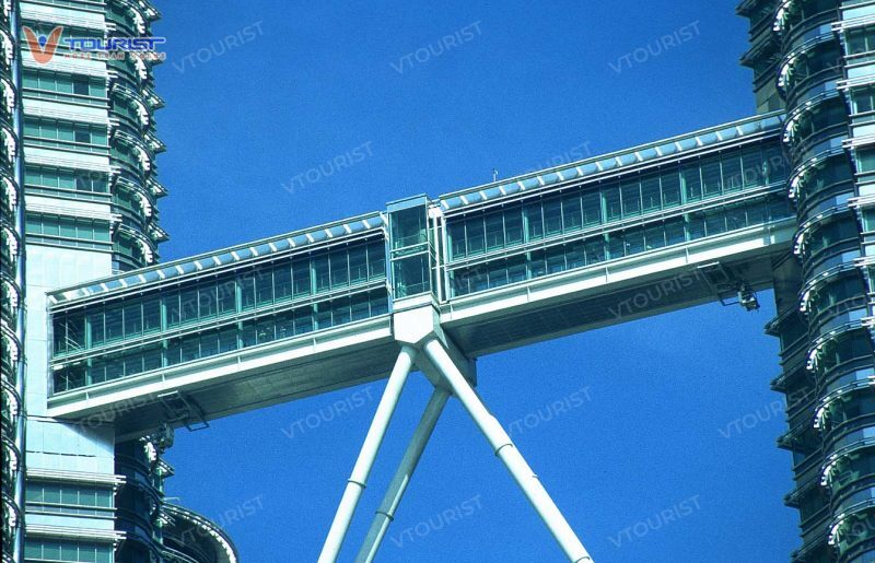 Skybridge là cây cầu hai tầng cao nhất thế giới