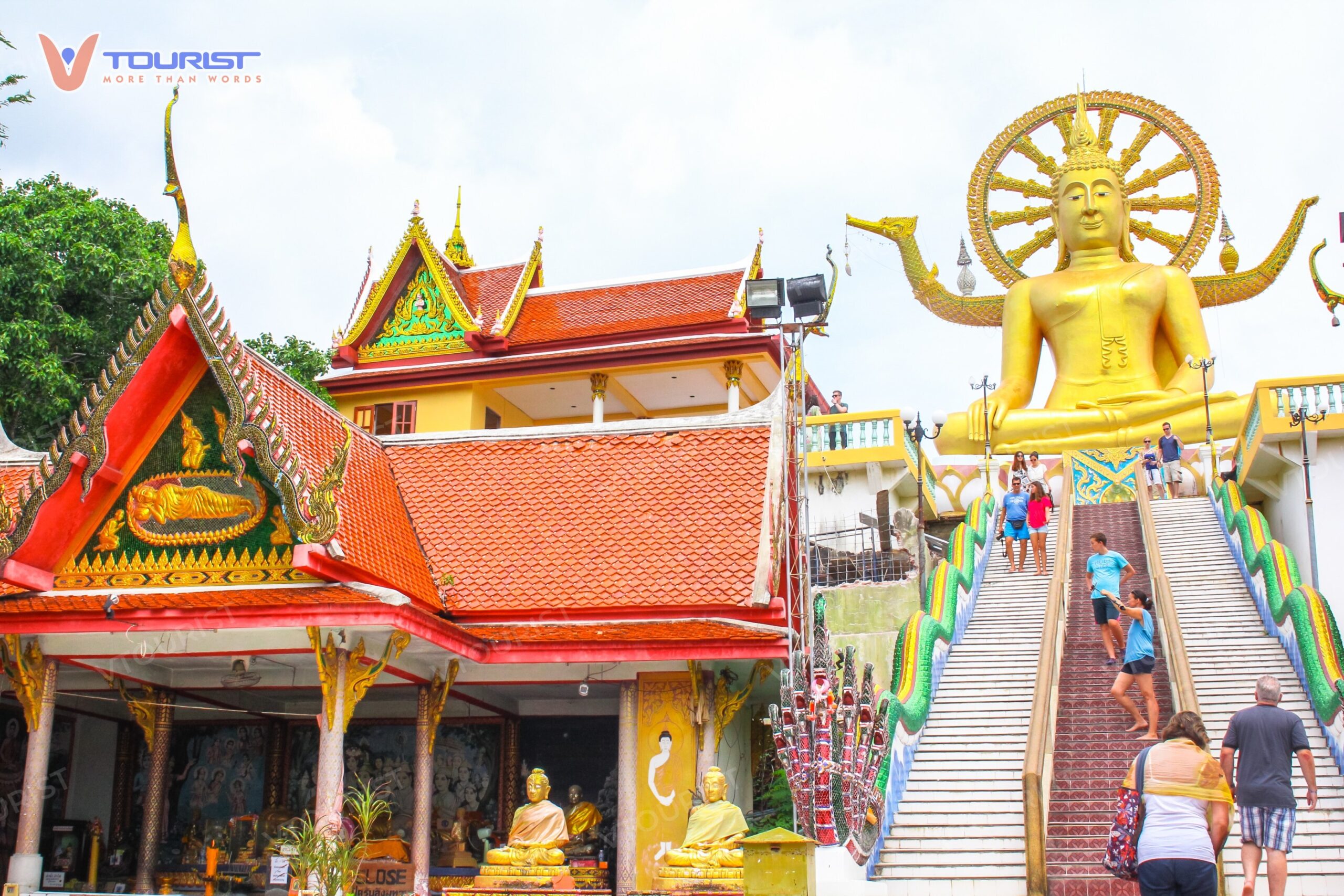 Wat Phra Yai miễn phí vé tham quan cho du khách