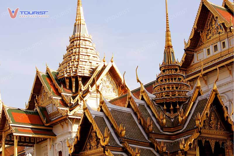 Wat Phra Kaew chứa đựng những trang lịch sử đầy biến động của hoàng gia Thái Lan qua hàng trăm năm