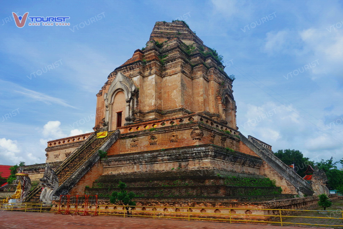 Wat Chedi Luang là nơi thờ tự bức tượng Phật Ngọc quý giá của vùng Chiang Mai