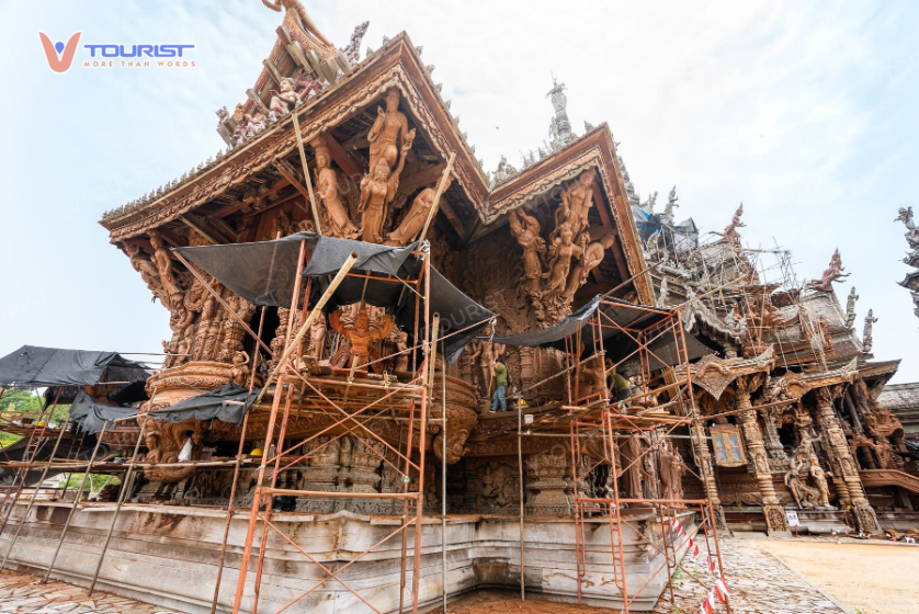 Đền Chân Lý Sanctuary of Truth được ghép hoàn toàn bằng thủ công và không sử dụng bất kỳ đinh ốc nào