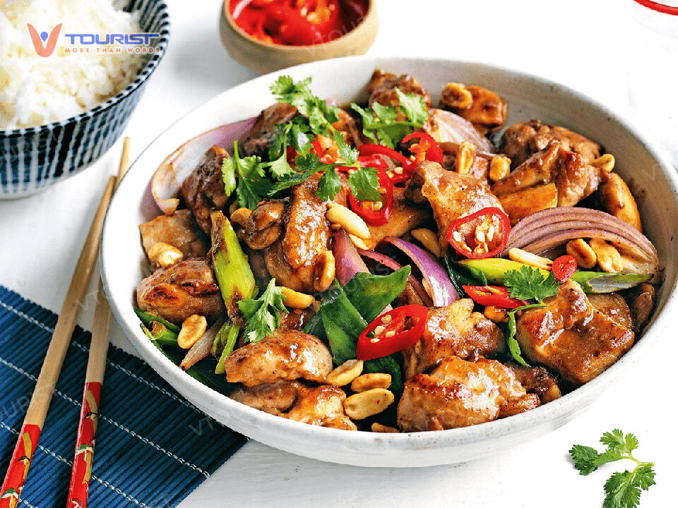 Gà Kung Pao có sự biến tấu trong cách chế biến để phù hợp với số đông