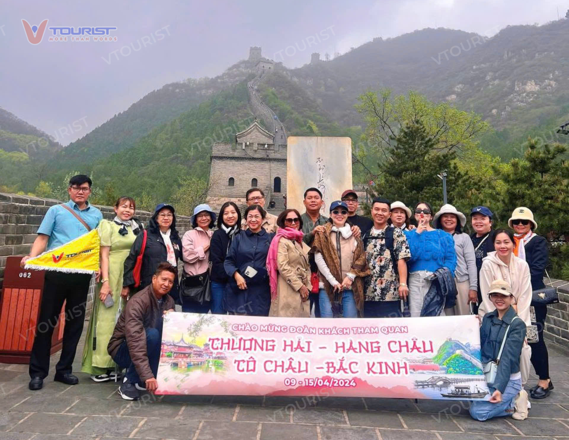 Đoàn du khách VTourist đến tham quan Vạn Lý Trường Thành