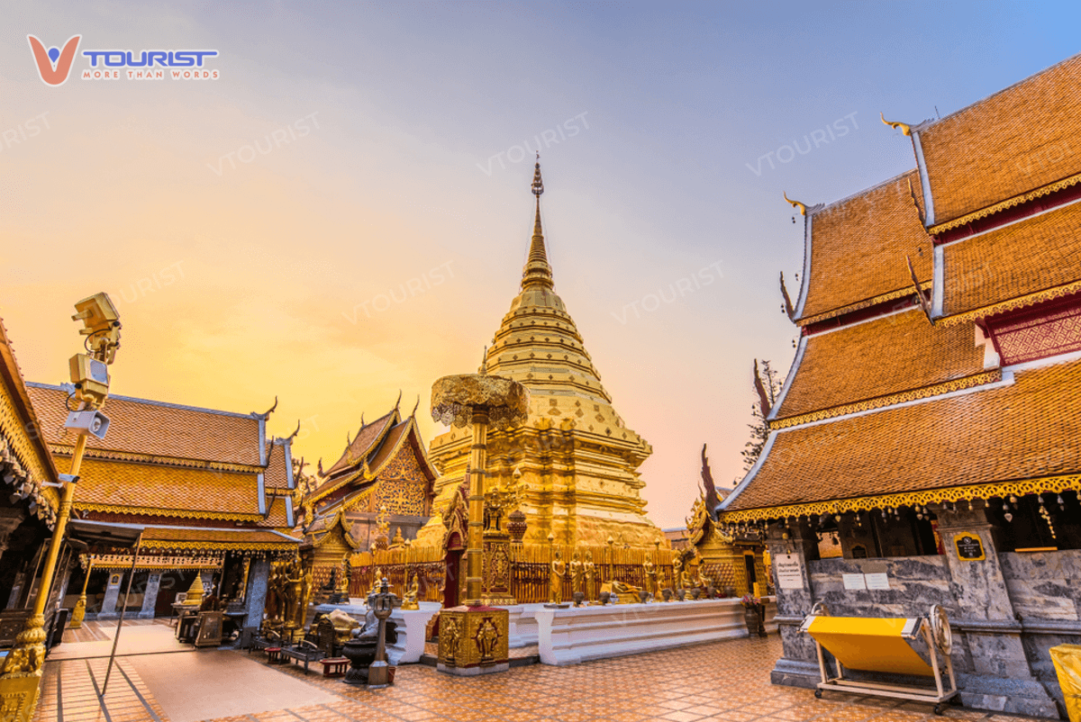 Chùa Wat Phra That Doi Suthep thu vé vào cổng cho một du khách là 30 Baht