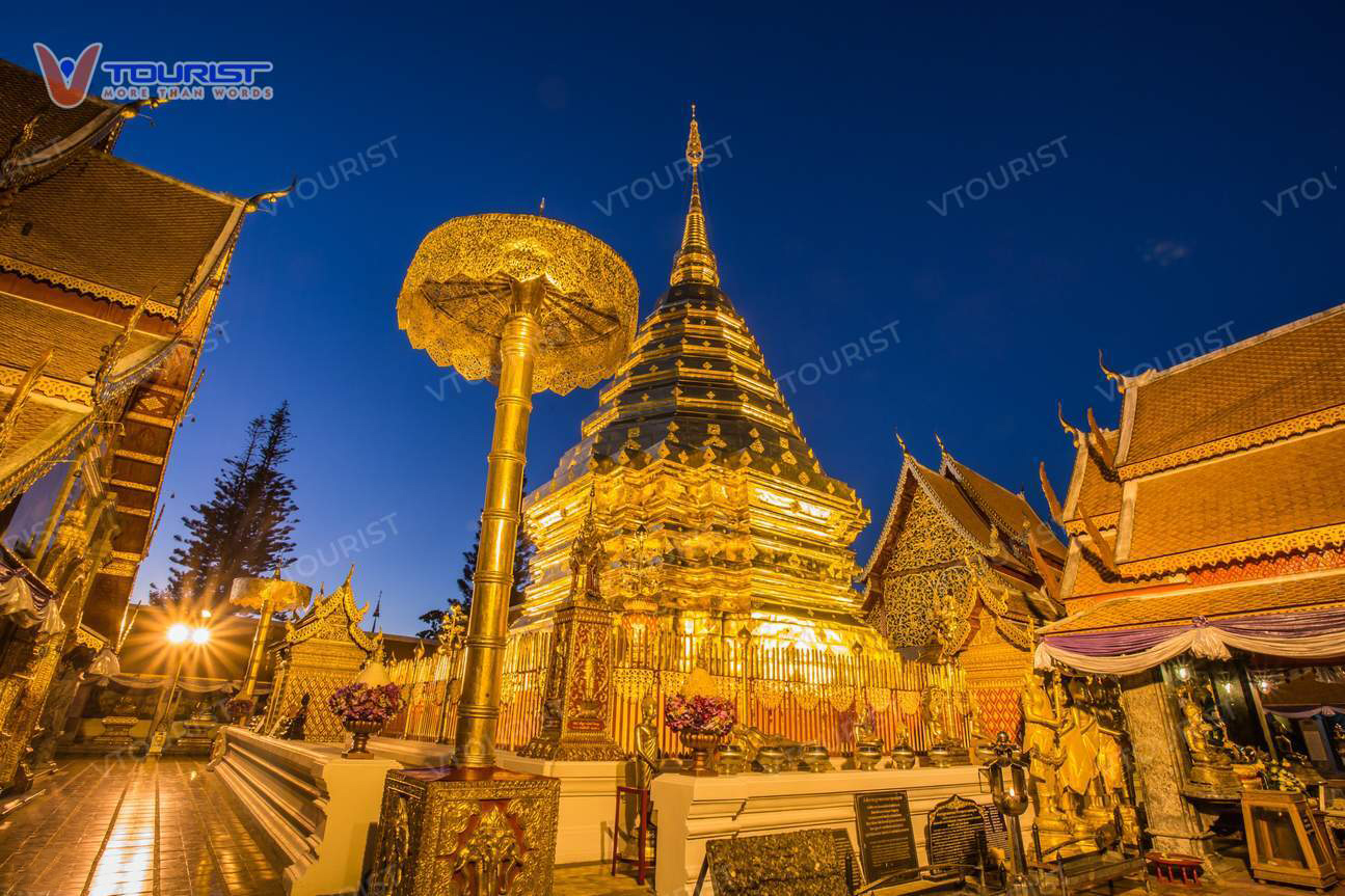 Nhà sư Kruba Srivichai là người khởi xướng xây dựng nên con đường dẫn đến chùa Wat Phra That Doi Suthep