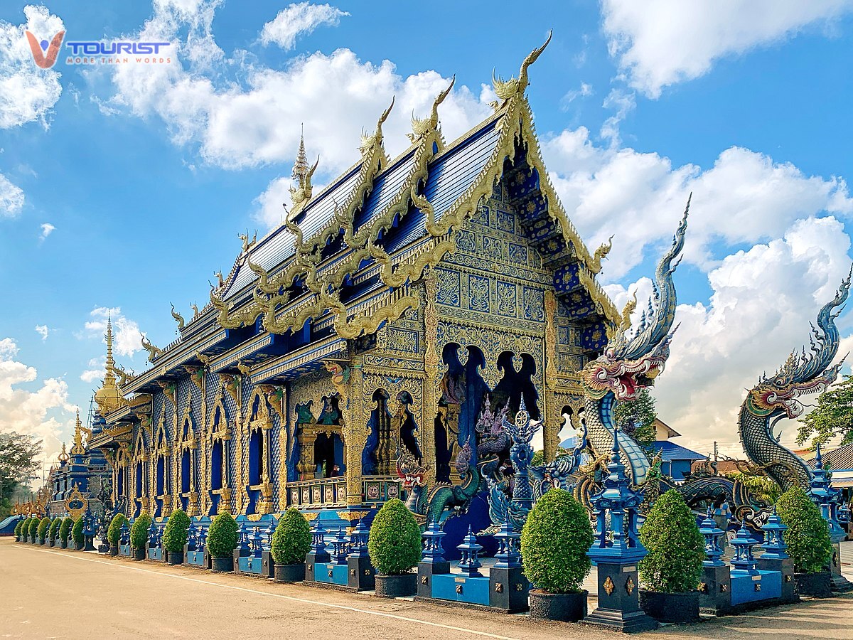 Wat Rong Suea Ten được xây dựng bởi nghệ nhân Phuthipong Bunnak