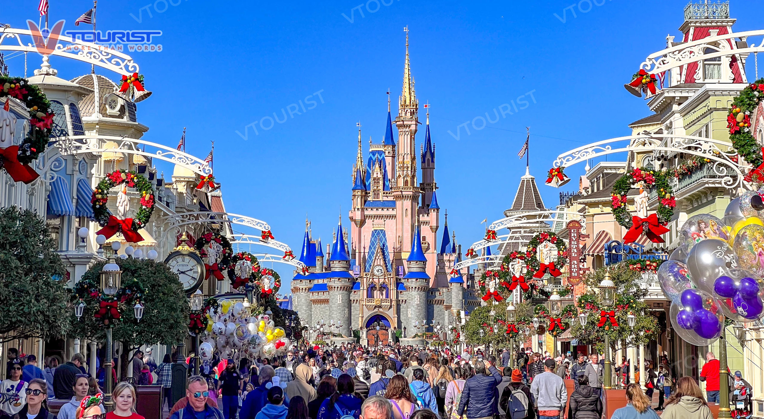 Orlando là địa điểm đón giáng sinh ở Mỹ thu hút du khách bởi không gian thần tiên của Disney