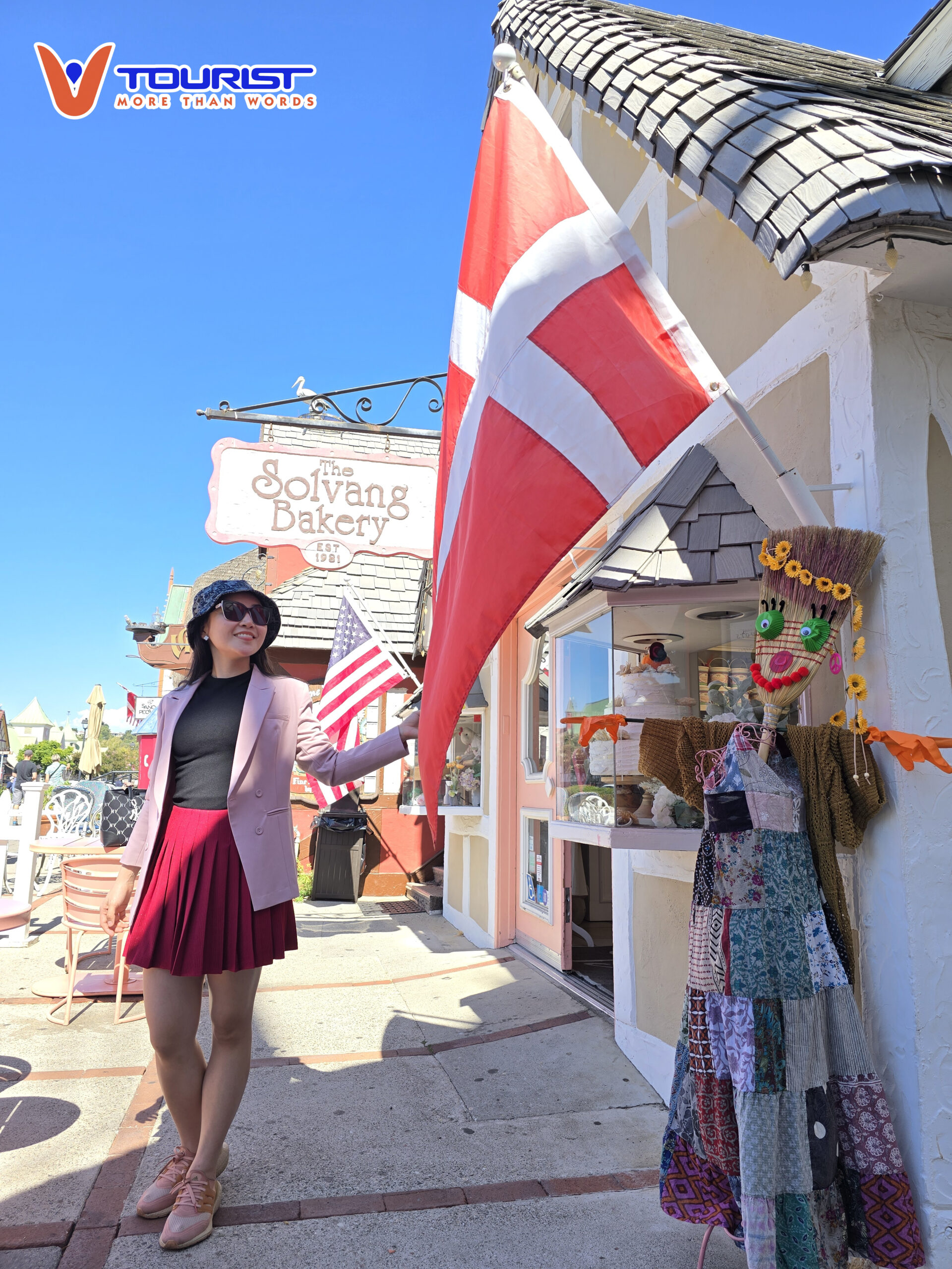 Du khách VTourist check-in tại Làng Solvang