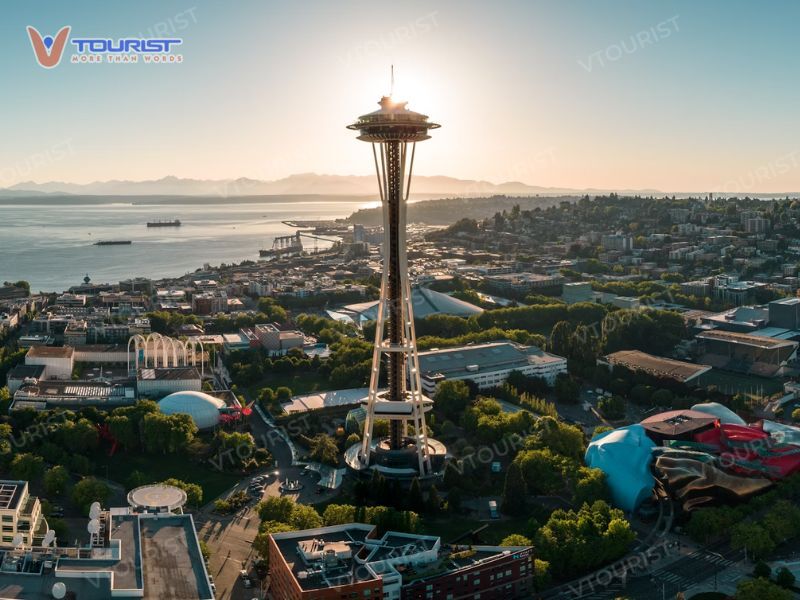 Tháp Space Needle - “Đĩa bay” khổng lồ giữa bầu trời Seattle