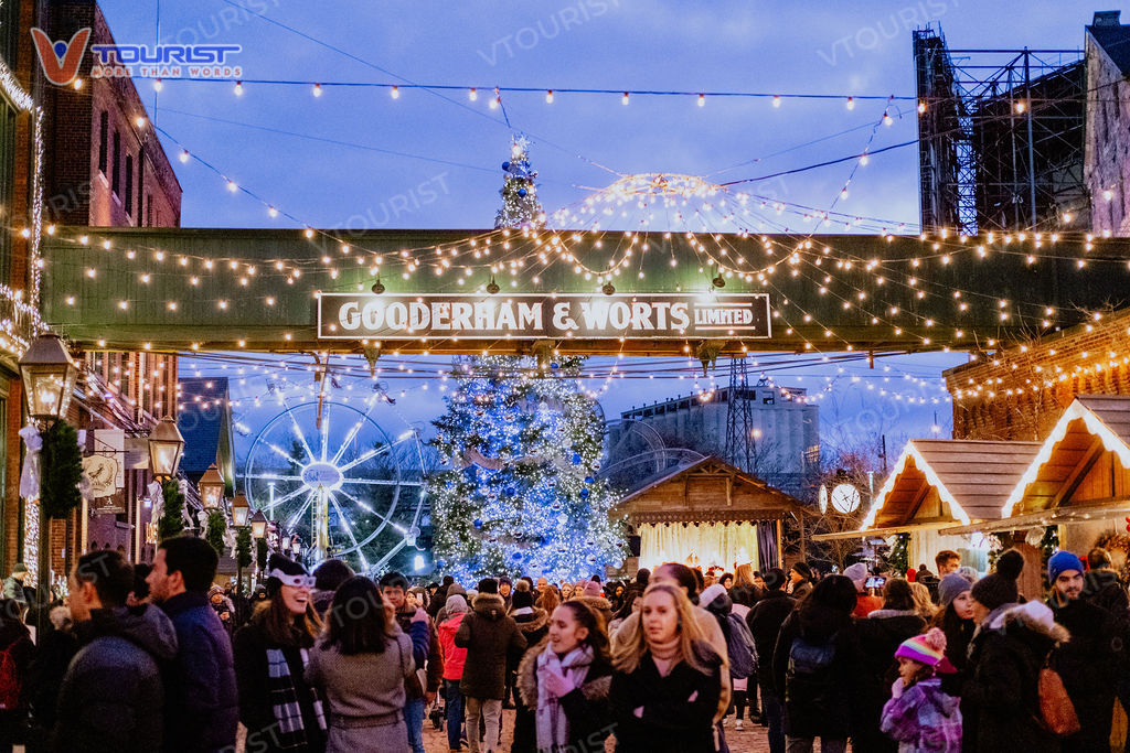 Khu chợ Distillery District Christmas Market lung linh trong không khí Giáng sinh