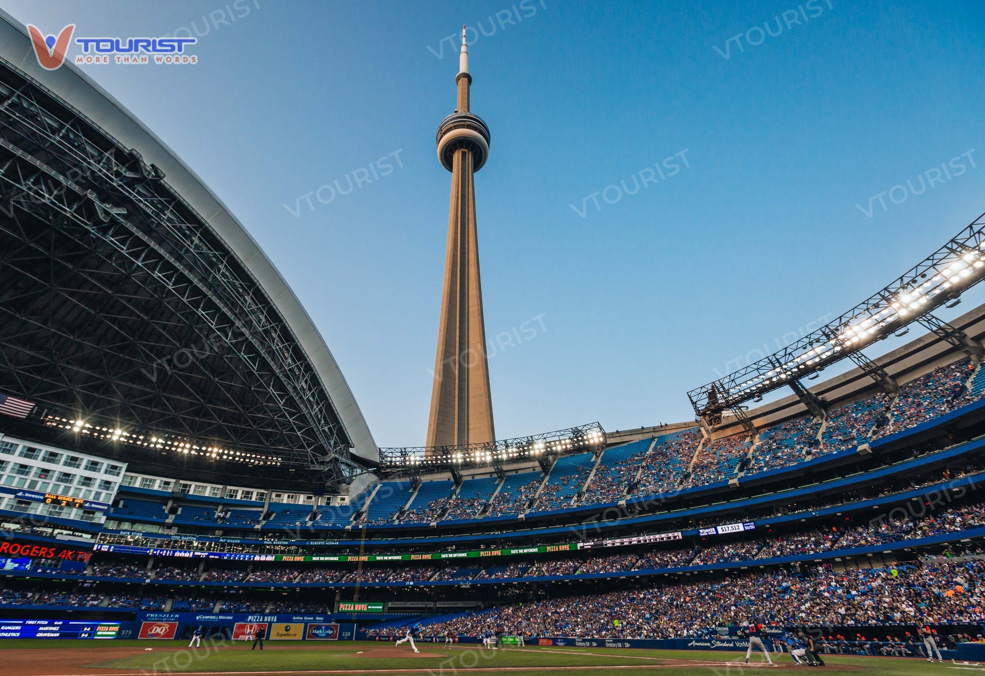 Góc nhìn từ trung tâm Rogers bắt trọn vẻ đẹp của tháp CN Tower