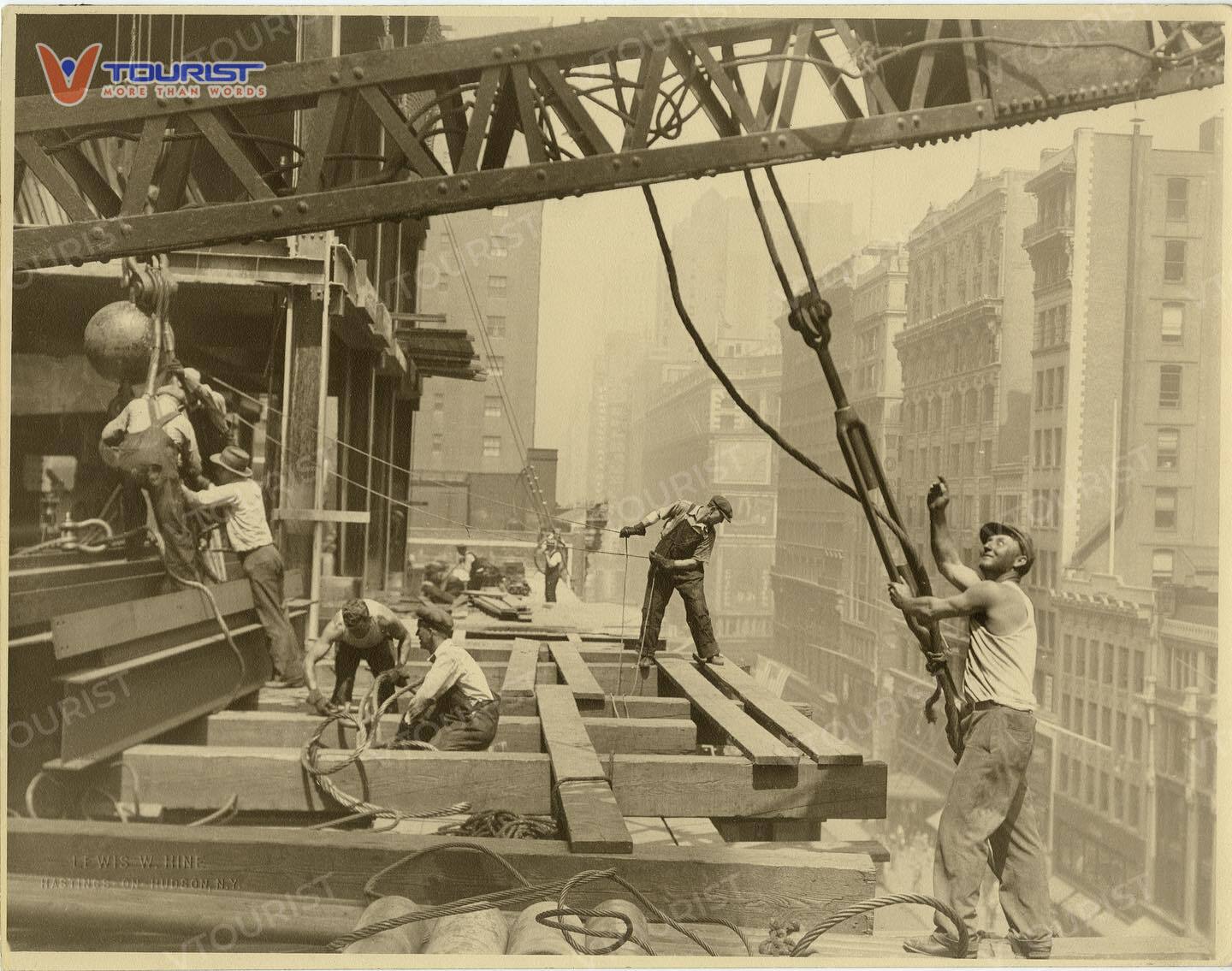 Empire State Building được xây dựng trong thời kỳ nước Mỹ đối mặt với Đại suy thoái kinh tế