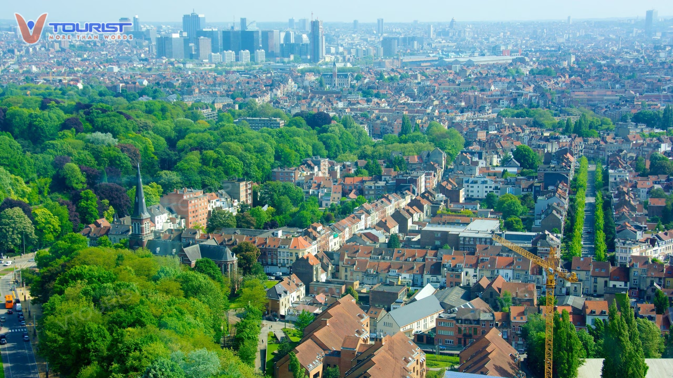 Tầm nhìn từ đài quan sát Atomium mang đến trọn vẹn cảnh sắc tuyệt đẹp của thành phố Brussels