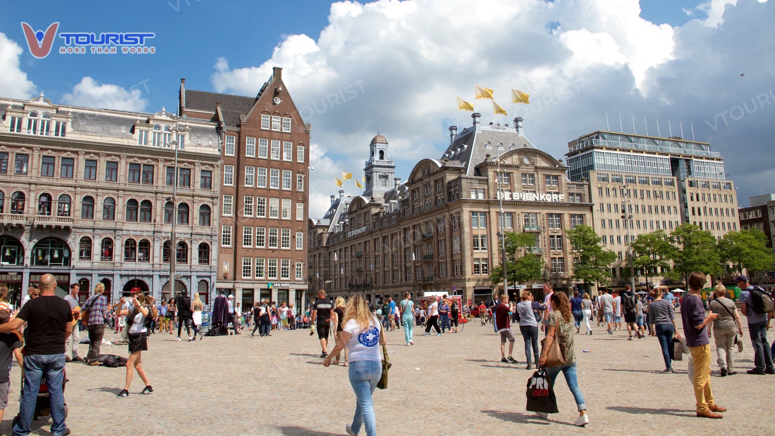 Quảng trường Dam Square chứng nhân cho nhiều biến cố đầy ấn tượng trong lịch sử Hà Lan