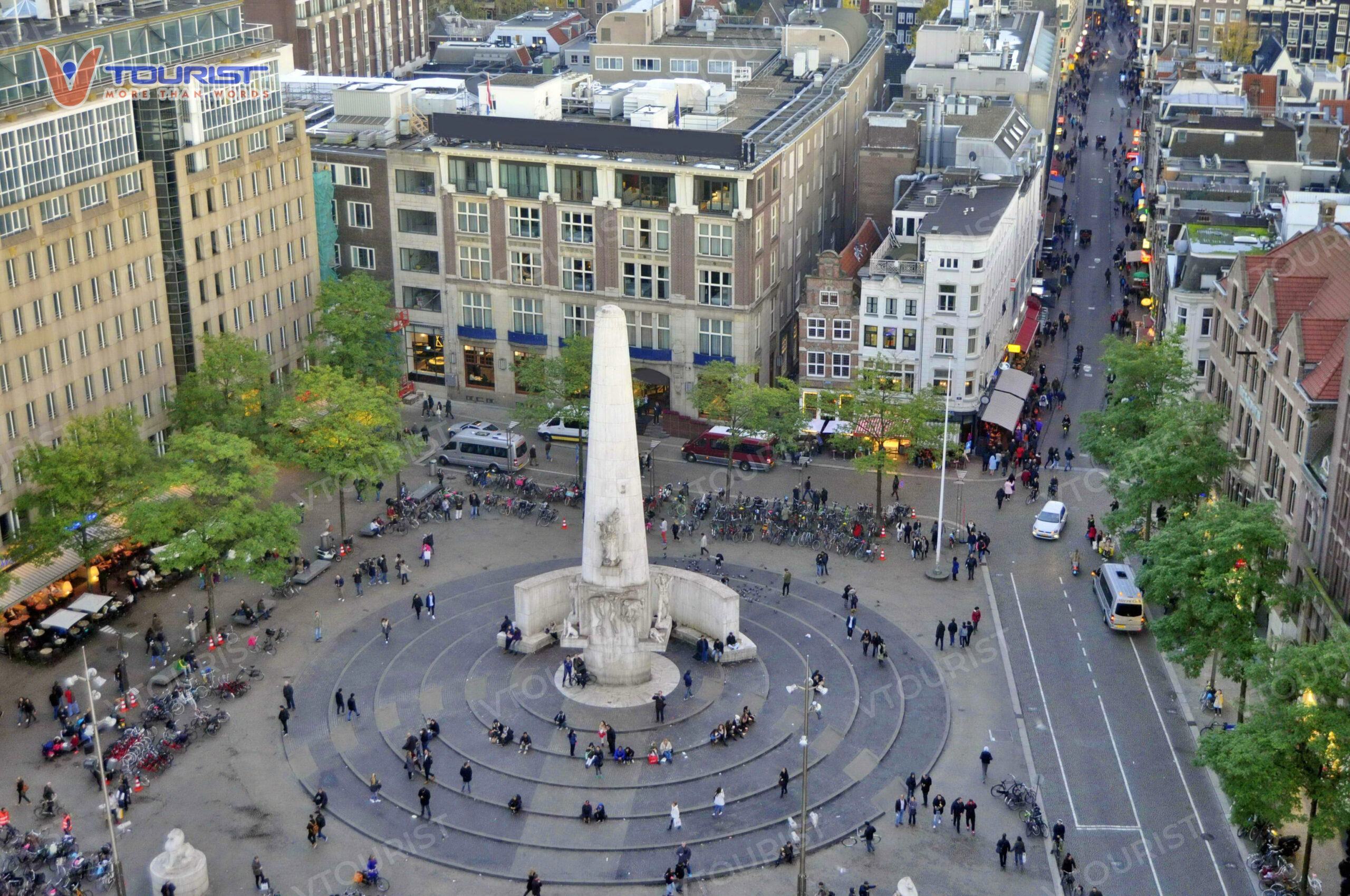 Đài tưởng niệm quốc giá là “báu vật” quan trọng nằm ngay trung tâm Dam Square