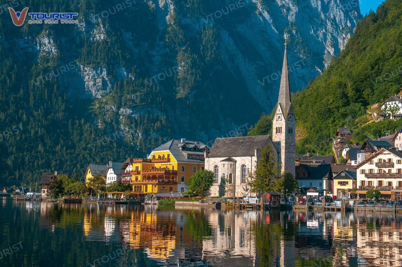 Vẻ đẹp lãng mạn của làng cổ Hallstatt trải dài suốt 4 mùa trong năm