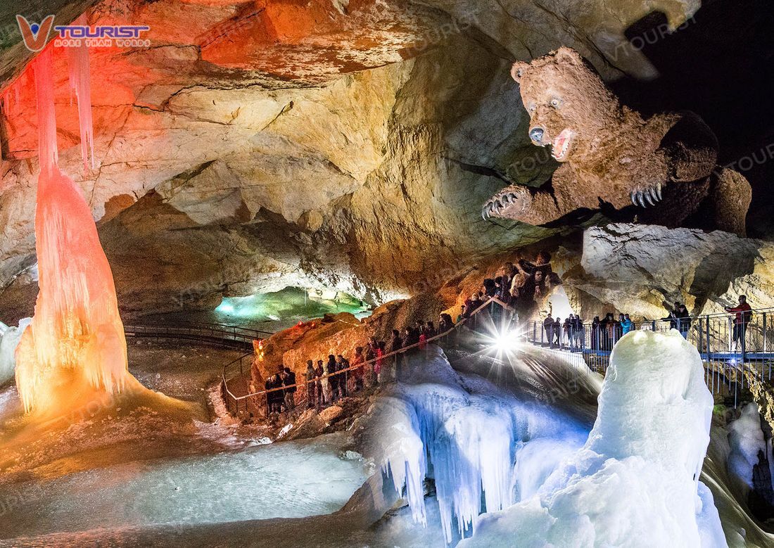 Hang băng Dachstein nơi những khối băng ngàn năm tuổi kể về cuộc đời mình