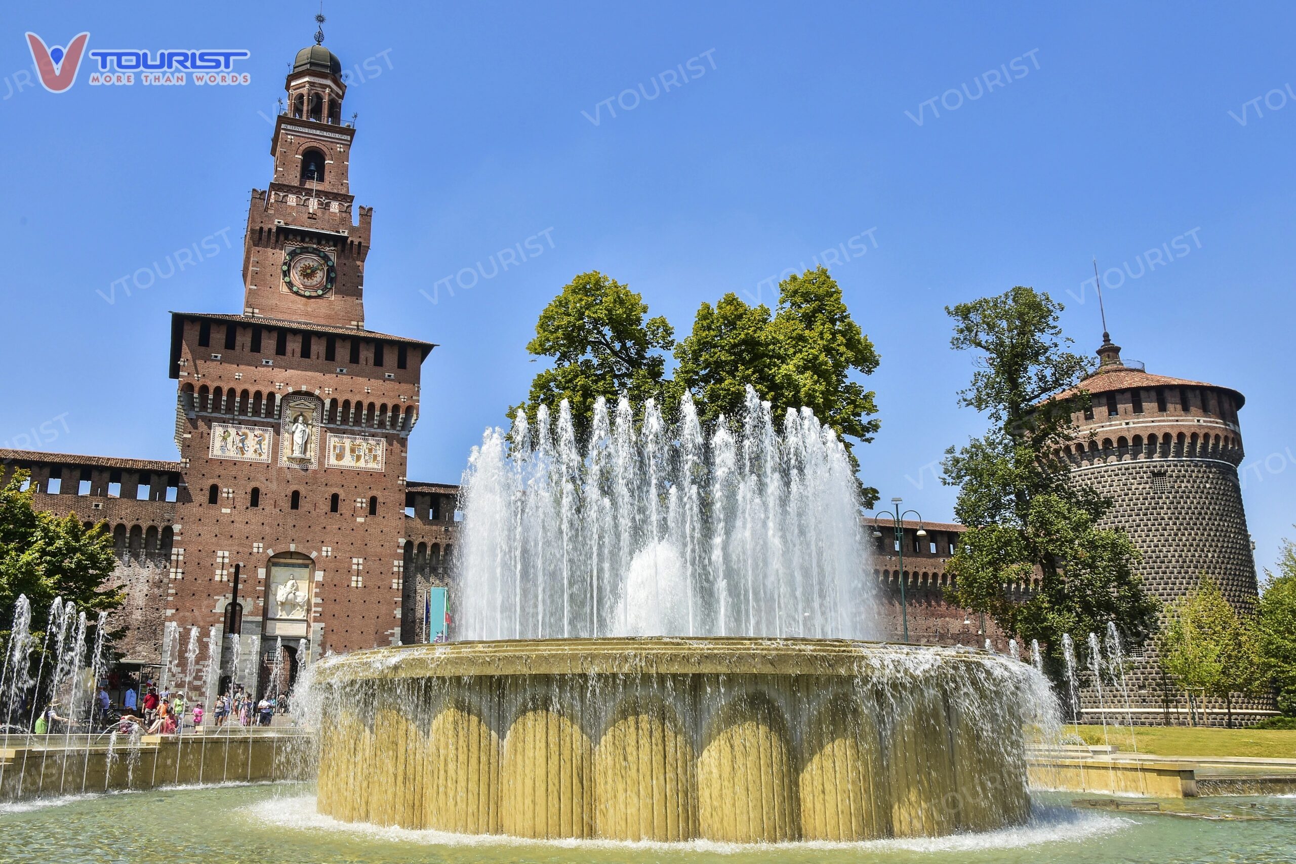 Lâu đài Sforzesco biểu tượng đại diện cho sức mạnh và quyền lực Ý