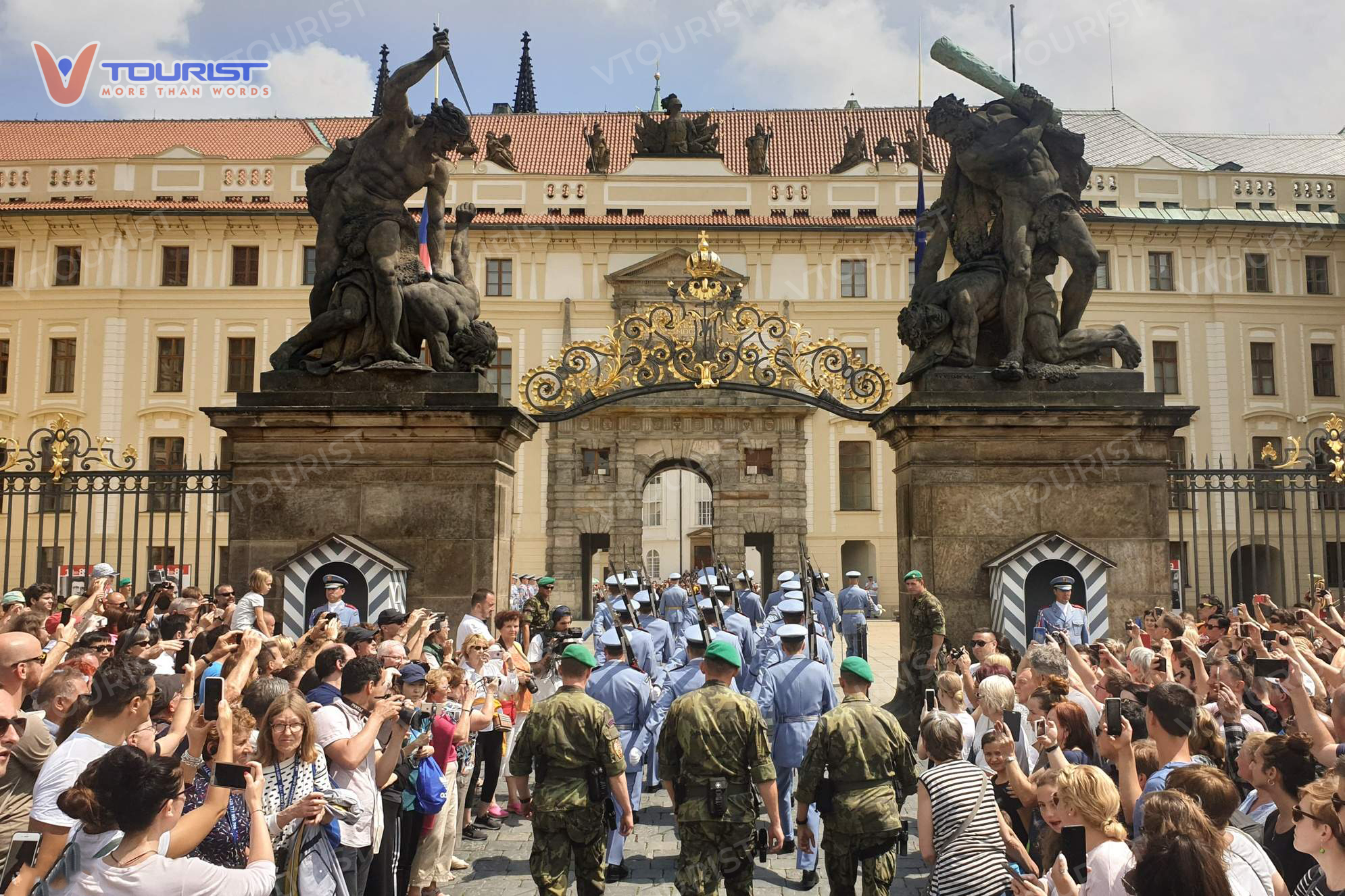 Nghi thức thay đổi lính gác tại lâu đài Prague