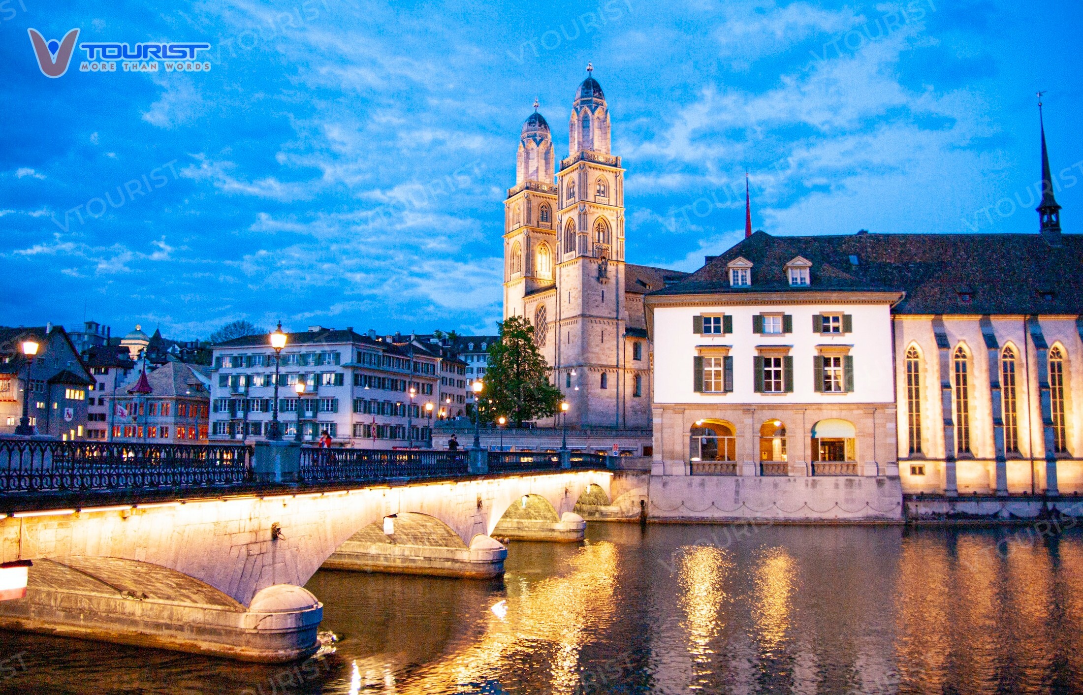 Nhà thờ Grossmünster một phần không thể thiếu trong bức tranh lịch sử của Zurich 